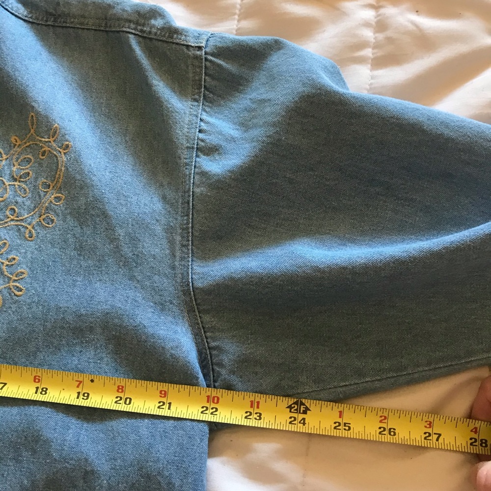 👕VTG 80s denim embroidered button down shirt - Picture 4 of 5